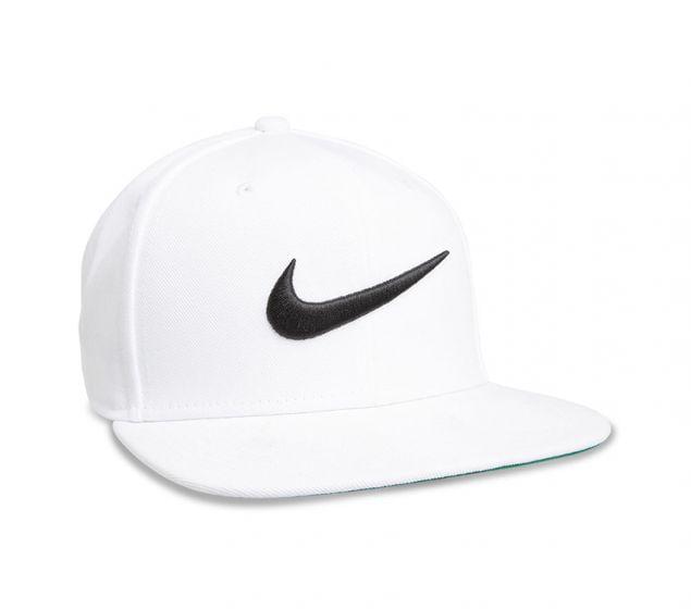 The Nike Swoosh Pro Flat Snapback features an embroidered logo for style and wool construction with an adjustable closure for a comfortable fit.NIKE | SWOOSH PRO FLAT PEAK CAP