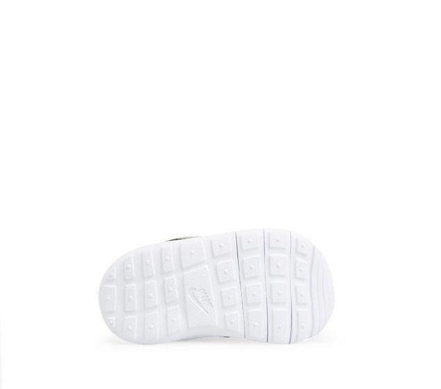 The Nike Roshe One Infant Shoe offers breathable comfort and soft yet durable cushioning with a mesh upper and Phylon midsole that doubles as an outsole. The shoe isNIKE | TODDLER ROSHE ONE