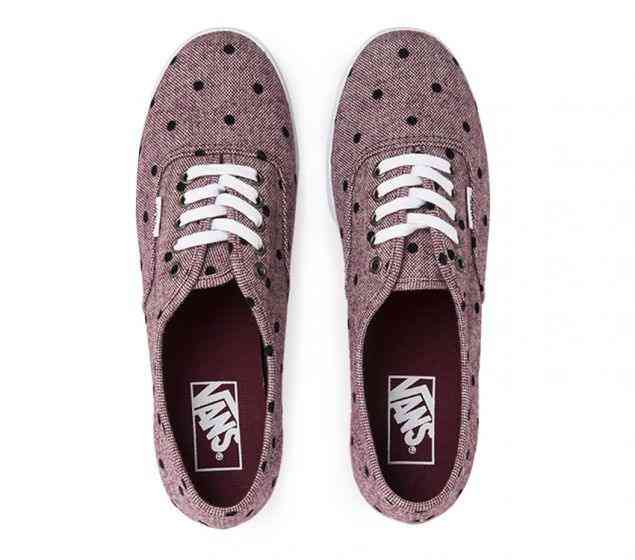 The forefather of the Vans family, the original Vans Authentic was introduced in 1966 and nearly 4 decades later is still going strong, its popularity extending fromVANS |AUTHENTIC | LO PRO | BURGANDY/WHITE
