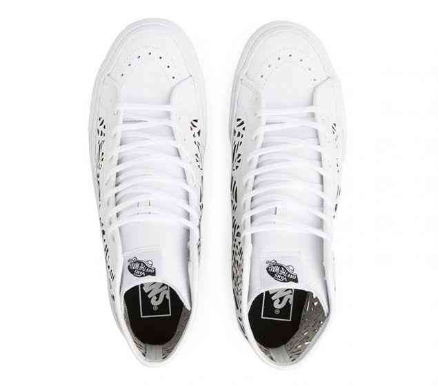 The Vans Cut Out Sk8-Hi Decon brings a twist to the iconic Vans Sk8-Hi silhouette: a new deconstructed leather high-top upper with a custom die cut design that lets VANS | SK8-HI DECON (CUTOUT)| LEAVES/WHITE