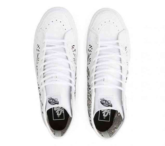 The Vans Cut Out Sk8-Hi Decon brings a twist to the iconic Vans Sk8-Hi silhouette: a new deconstructed leather high-top upper with a custom die cut design that lets VANS | SK8-HI DECON (CUTOUT)| LEAVES/WHITE