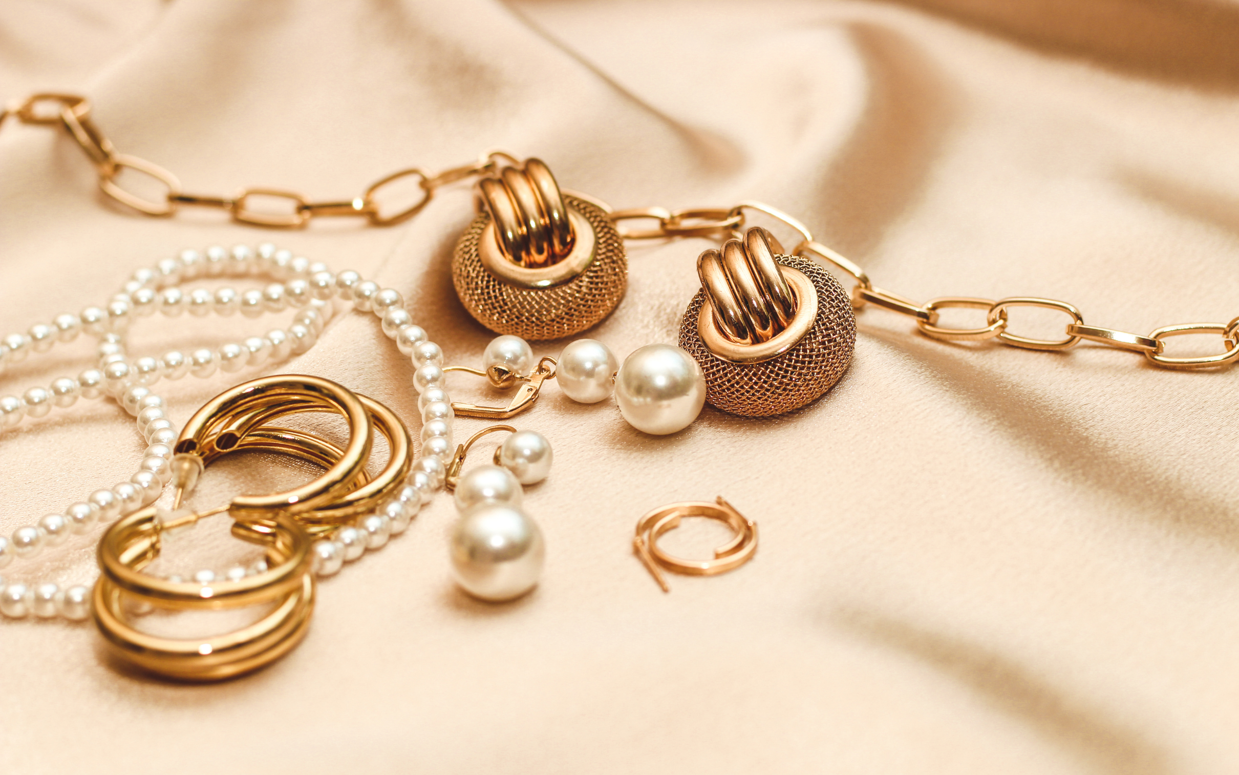 Mixing and Matching Jewelry: A Guide to Effortless Style