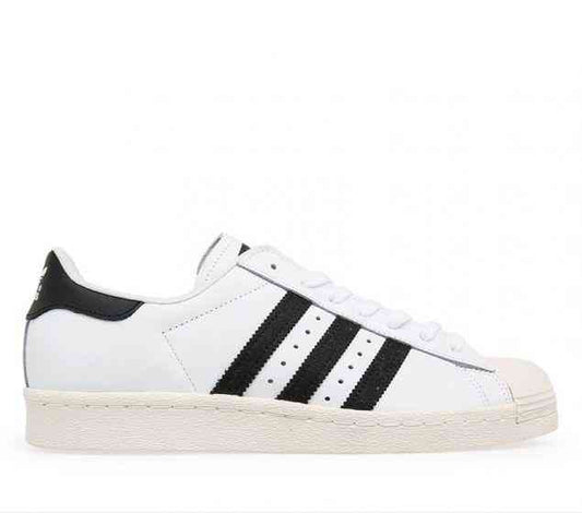 There's a shell toe for every season, and the adidas Originals Superstar 80s shoes have a full grain leather upper with a shiny badge on the tongue that makes these Originals Superstar 80s