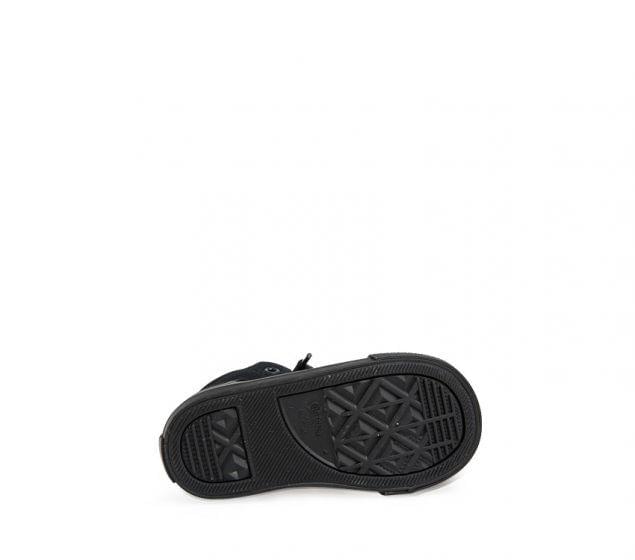 The Converse Chuck Taylor All Star Axel recasts the iconic original in a refreshed silhouette for a premium look and feel. A no-tie design lets kids slip them on andCONVERSE | TODDLER CHUCK TAYLOR ALL STAR AXEL MID