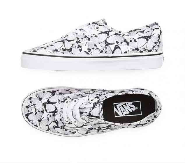 The forefather of the Vans family, the Vans Authentic was introduced in 1966 and nearly 4 decades later is still going strong, its popularity extending from the origVANS | AUTHENTIC (BUTTERFLY) TRUE | WHITE / BLACK
