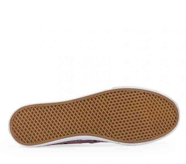 The forefather of the Vans family, the original Vans Authentic was introduced in 1966 and nearly 4 decades later is still going strong, its popularity extending fromVANS |AUTHENTIC | LO PRO | BURGANDY/WHITE