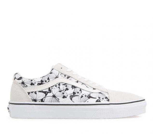 Vans are a staple in skate culture and street style, and this skate sneaker is no exception. Introduced in 1977, the Vans Old Skool sneaker is a classic in the Vans VANS | OLD SKOOL (BUTTERFLY) TRUE WHITE | BLACK
