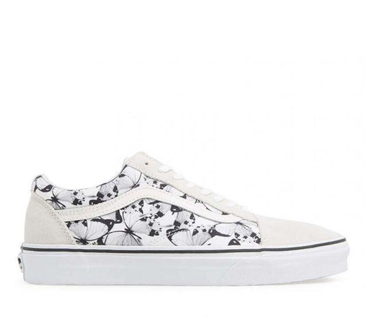 Vans are a staple in skate culture and street style, and this skate sneaker is no exception. Introduced in 1977, the Vans Old Skool sneaker is a classic in the Vans VANS | OLD SKOOL (BUTTERFLY) TRUE WHITE | BLACK