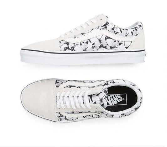 Vans are a staple in skate culture and street style, and this skate sneaker is no exception. Introduced in 1977, the Vans Old Skool sneaker is a classic in the Vans VANS | OLD SKOOL (BUTTERFLY) TRUE WHITE | BLACK
