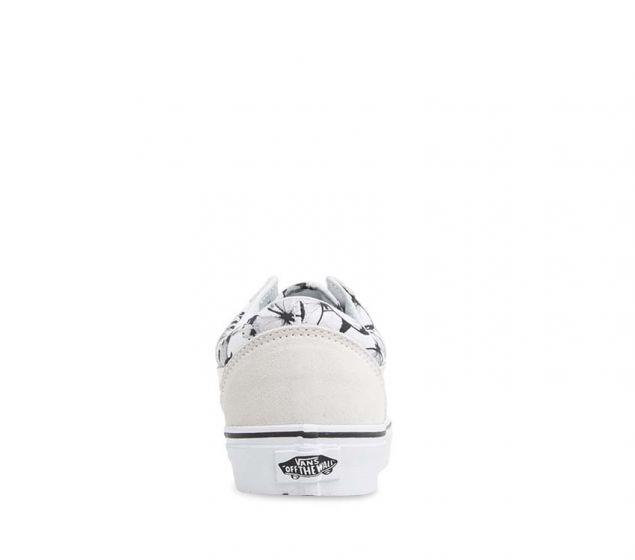 Vans are a staple in skate culture and street style, and this skate sneaker is no exception. Introduced in 1977, the Vans Old Skool sneaker is a classic in the Vans VANS | OLD SKOOL (BUTTERFLY) TRUE WHITE | BLACK