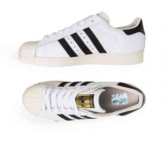 There's a shell toe for every season, and the adidas Originals Superstar 80s shoes have a full grain leather upper with a shiny badge on the tongue that makes these Originals Superstar 80s